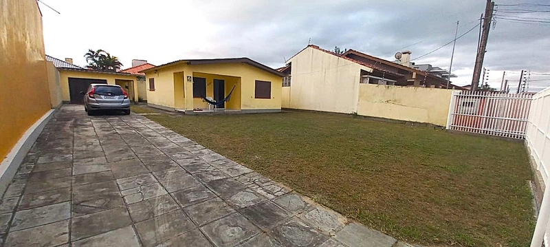 CASA NA ZONA NOVA DE CAPÃO DA CANOA - 2 QUADRAS DO MAR: 1ª foto da galeria de imagens do imóvel