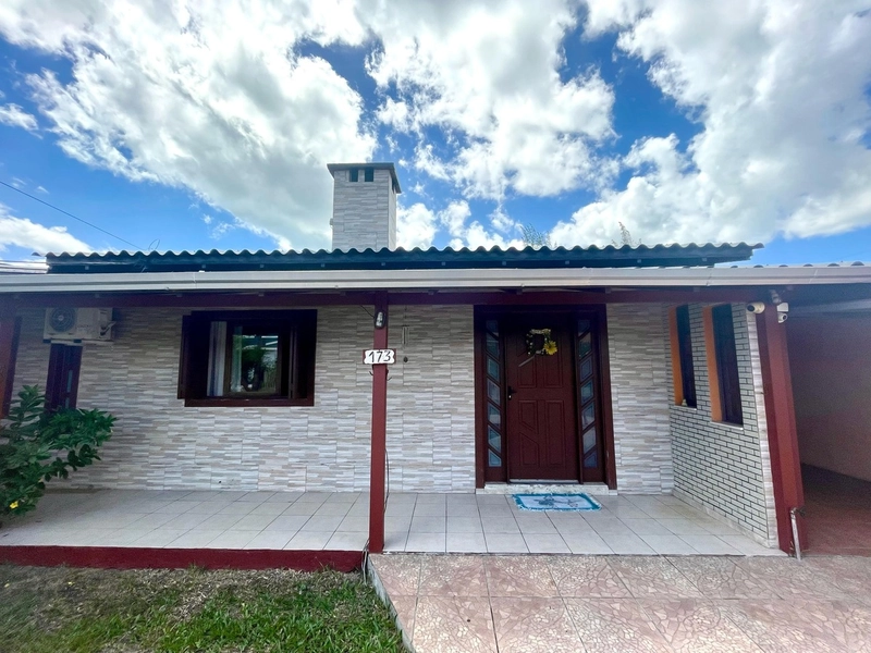 CASA COM ANEXO E PISCINA - 3 DORMITÓRIOS - PRÓXIMO AO MAR: 2ª foto da galeria de imagens do imóvel