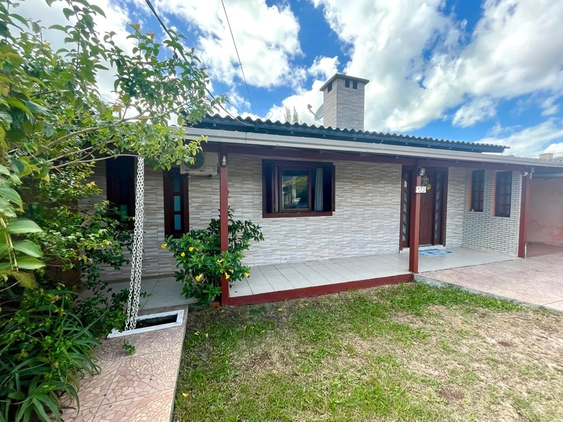 CASA COM ANEXO E PISCINA - 3 DORMITÓRIOS - PRÓXIMO AO MAR: 1ª foto da galeria de imagens do imóvel