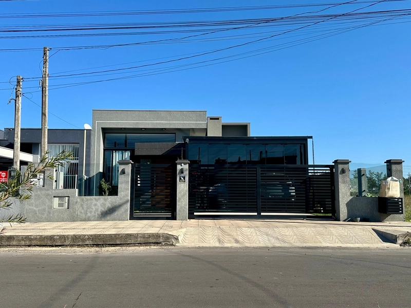 CASA 3 SUÍTES C/ PISCINA - MOBILIADA E DECORADA - 2 QUADRAS DO MAR: 2ª foto da galeria de imagens do imóvel