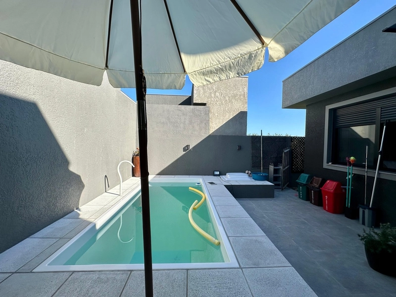 CASA 3 SUÍTES C/ PISCINA - MOBILIADA E DECORADA - 2 QUADRAS DO MAR: 13ª foto da galeria de imagens do imóvel