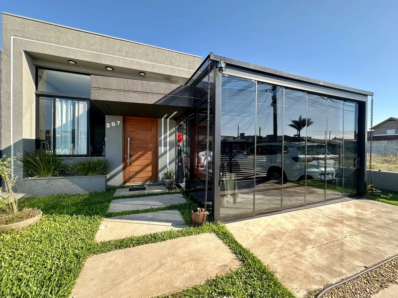 CASA 3 SUÍTES C/ PISCINA - MOBILIADA E DECORADA - 2 QUADRAS DO MAR: 1ª foto da galeria de imagens do imóvel