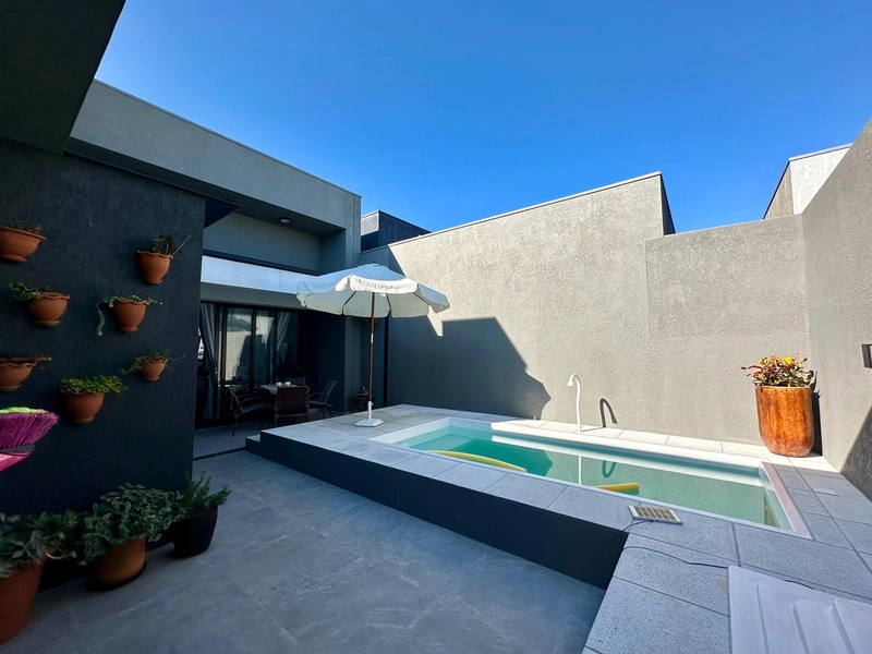 CASA 3 SUÍTES C/ PISCINA - MOBILIADA E DECORADA - 2 QUADRAS DO MAR: 11ª foto da galeria de imagens do imóvel