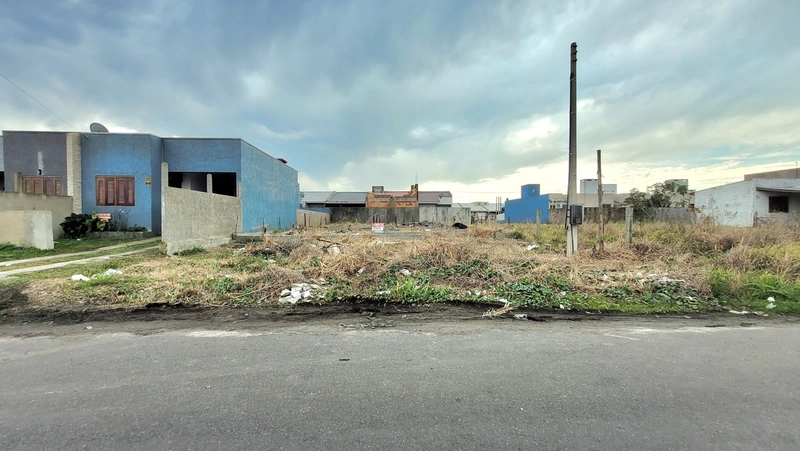 TERRENO FRENTE AVENIDA COM ALICERCE PRONTO !: 1ª foto da galeria de imagens do imóvel
