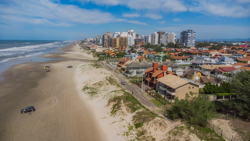 SOBRADO A BEIRA MAR NA ZONA NOVA DE CAPÃO DA CANOA: 1ª foto da galeria de imagens do imóvel