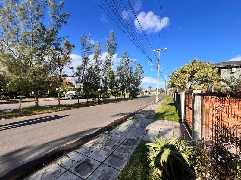 CASA 3 DORMITÓRIOS (1 SUÍTE) + ANEXO COM 1 DORMITÓRIO - 2 QUADRAS MAR: 31ª foto da galeria de imagens do imóvel