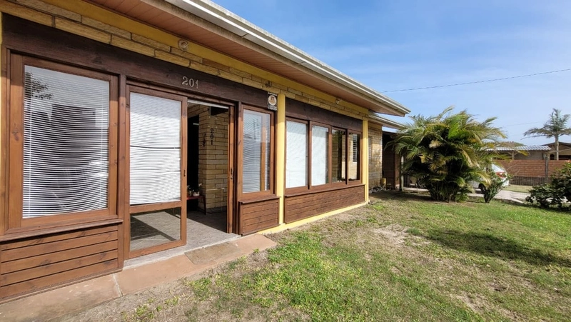 CASA 3 DORMITÓRIOS | PRÓXIMO AO MAR JUNTO AO CENTRO DE CAPÃO DA CANOA: 2ª foto da galeria de imagens do imóvel