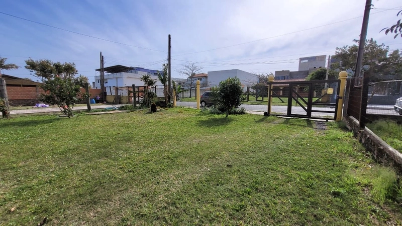 CASA 3 DORMITÓRIOS | PRÓXIMO AO MAR JUNTO AO CENTRO DE CAPÃO DA CANOA: 3ª foto da galeria de imagens do imóvel