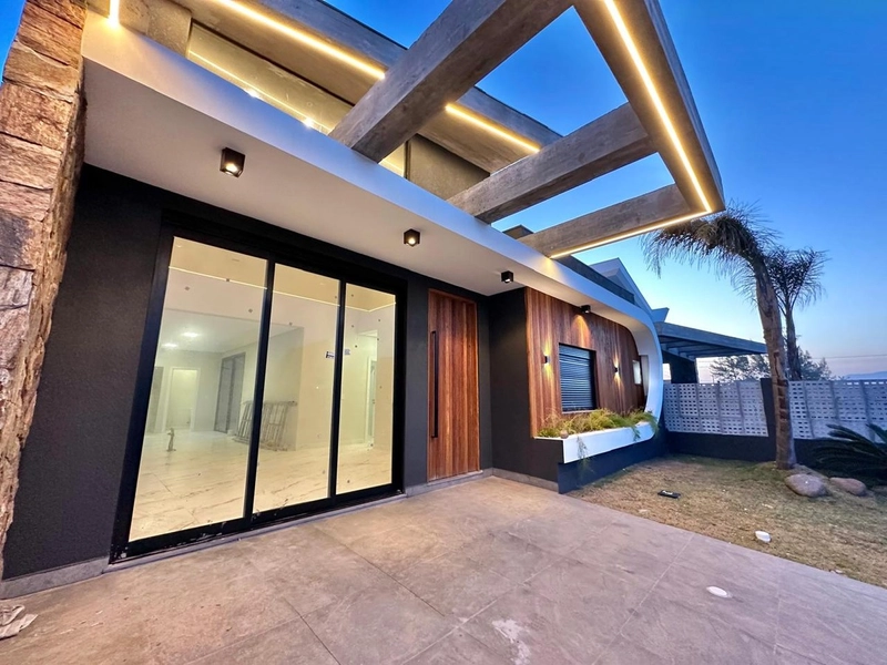 CASA ALTO PADRÃO - 2 QUADRAS DO MAR - 3 SUÍTES - PISCINA: 5ª foto da galeria de imagens do imóvel