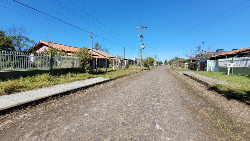 TERRENO C/ 300M² | 4 QUADRAS DO MAR | PRONTO P/ CONSTRUIR: 3ª foto da galeria de imagens do imóvel