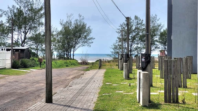 DUPLEX HÁ 50 METROS DA BEIRA MAR - 2 DORMITÓRIOS C/ SACADA: 3ª foto da galeria de imagens do imóvel