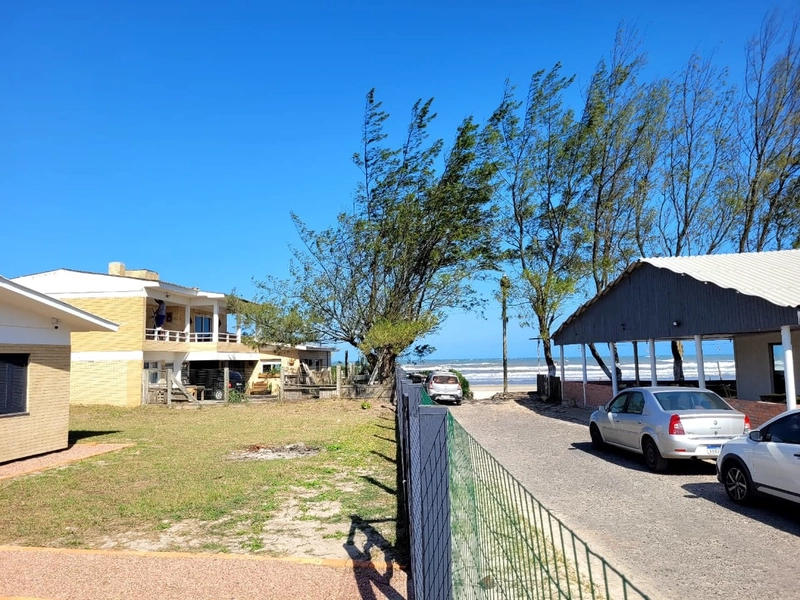 CASA DE ESQUINA PÉ NA AREIA | RARIDADE Á VENDA: 2ª foto da galeria de imagens do imóvel