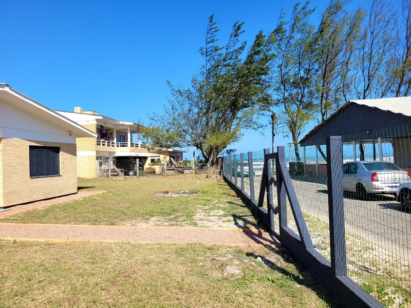 CASA DE ESQUINA PÉ NA AREIA | RARIDADE Á VENDA: 3ª foto da galeria de imagens do imóvel