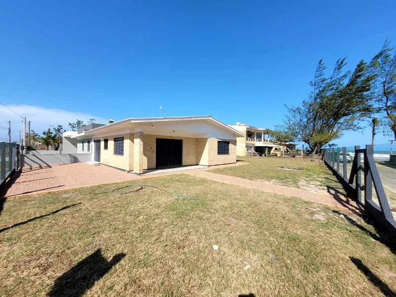 CASA DE ESQUINA PÉ NA AREIA | RARIDADE Á VENDA