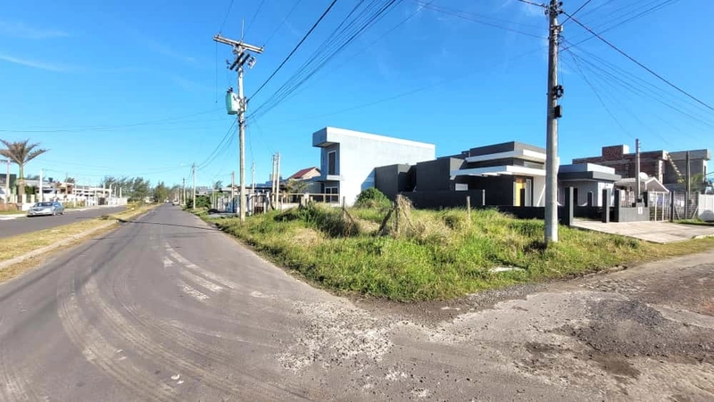 TERRENO HÁ 2 QUADRAS DO MAR NO GUARANI EM 60X PRA PAGAR !