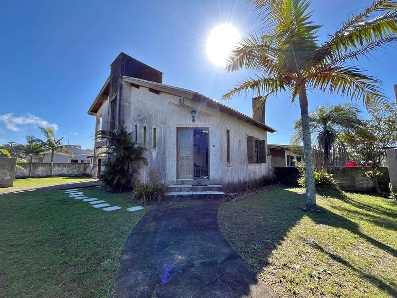 SOBRADO DE ESQUINA NA PRAIA DO BARCO