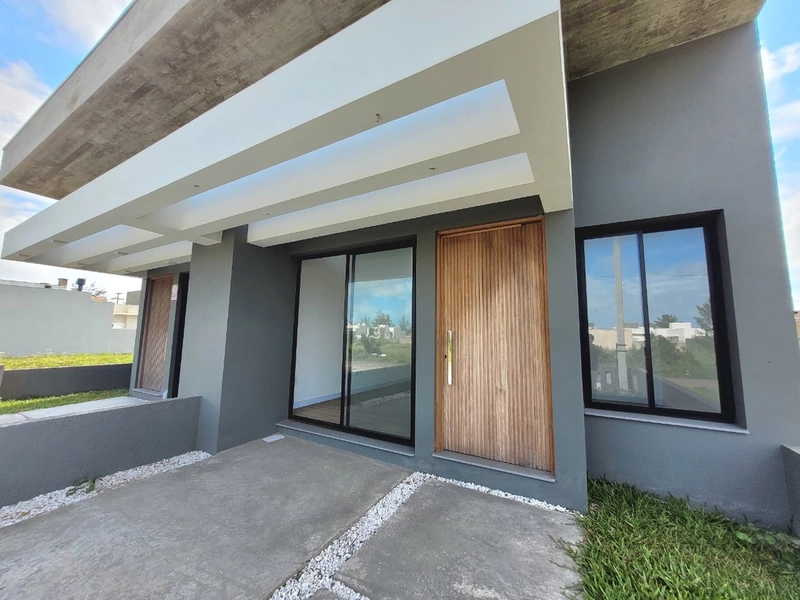 CASA ALTO PADRÃO 3 DORMITÓRIOS (1 SUÍTE) | 3 QUADRAS DO MAR: 2ª foto da galeria de imagens do imóvel