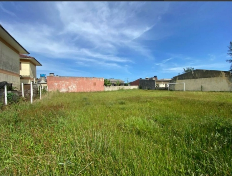TERRENO 4 QUADRAS DO MAR EM CAPÃO DA CANOA
