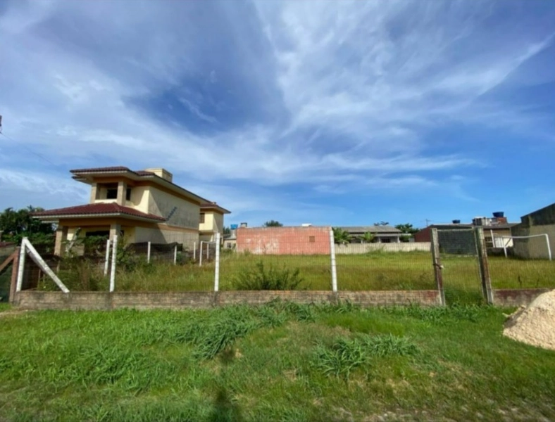 TERRENO 4 QUADRAS DO MAR EM CAPÃO DA CANOA: 2ª foto da galeria de imagens do imóvel