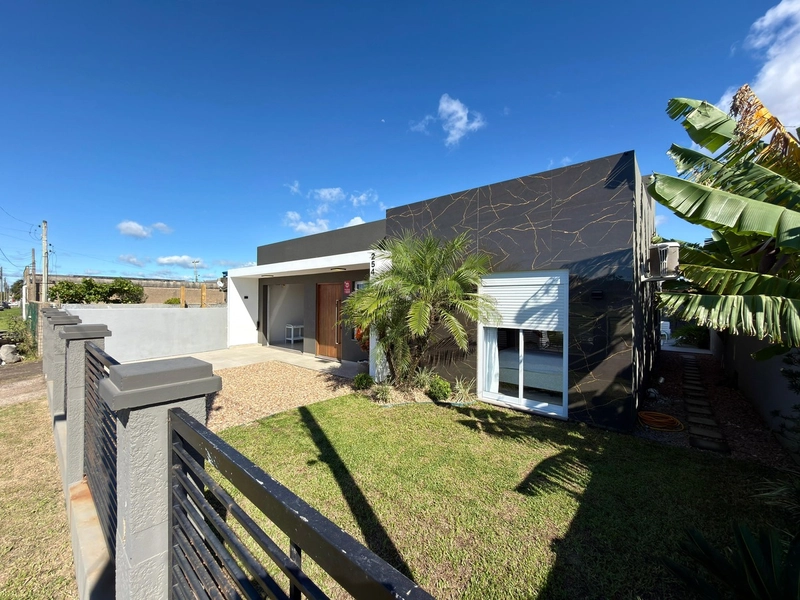 CASA 3 DORMITÓRIOS (1 SUÍTE) | MOBILIADA E DECORADA | PISCINA: 2ª foto da galeria de imagens do imóvel