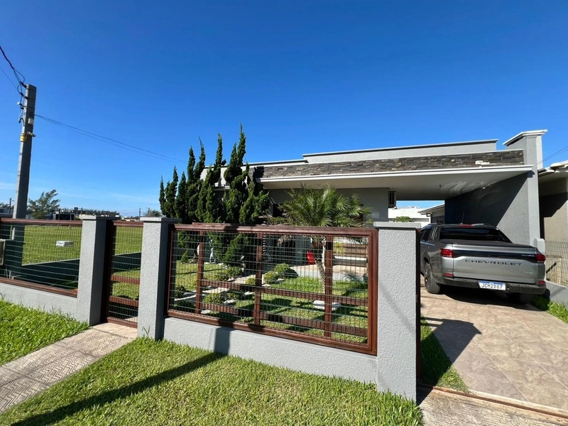 CASA 3 DORMITÓRIOS (1 SUÍTE) | 4 QUADRAS DO MAR | QUIOSQUE