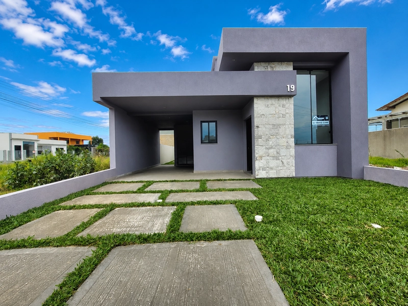 CASA 2 DORMITÓRIOS (1 SUÍTE) | FRENTE AVENIDA | ALTO PADRÃO