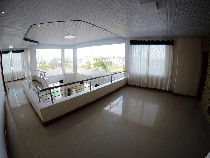 MANSÃO DE ESQUINA HÁ 1 QUADRA DO MAR EM CAPÃO DA CANOA: 16ª foto da galeria de imagens do imóvel