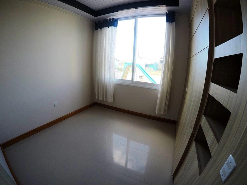 MANSÃO DE ESQUINA HÁ 1 QUADRA DO MAR EM CAPÃO DA CANOA: 28ª foto da galeria de imagens do imóvel
