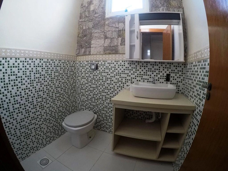 MANSÃO DE ESQUINA HÁ 1 QUADRA DO MAR EM CAPÃO DA CANOA: 23ª foto da galeria de imagens do imóvel