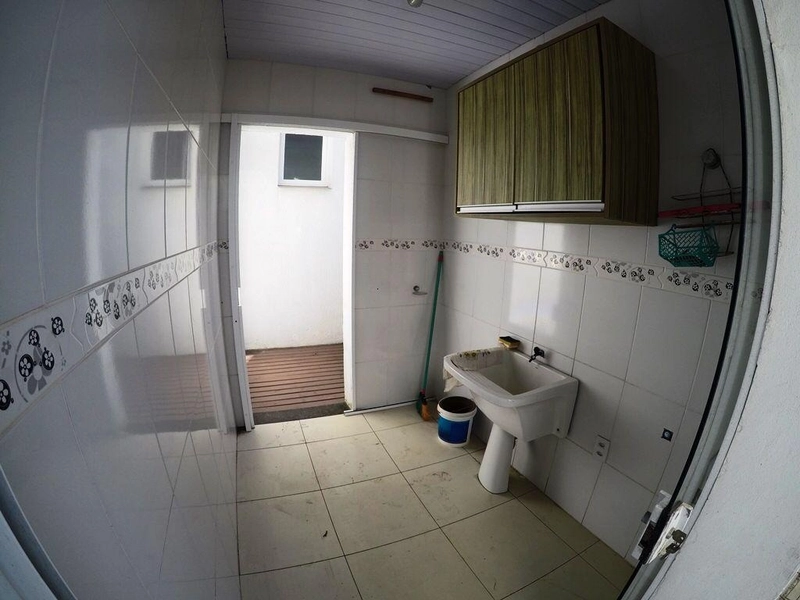 MANSÃO DE ESQUINA HÁ 1 QUADRA DO MAR EM CAPÃO DA CANOA: 15ª foto da galeria de imagens do imóvel