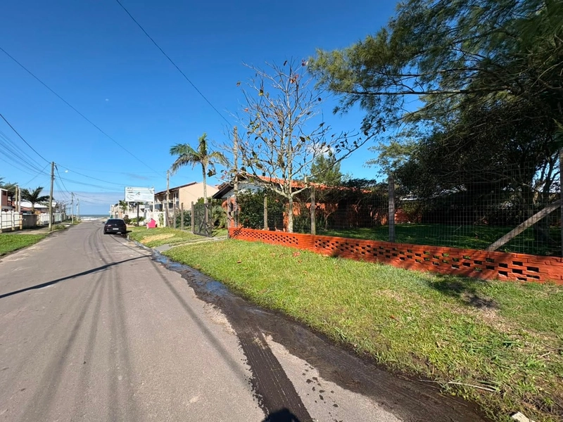 CASA EM 2 TERRENOS HÁ 100 METROS DA BEIRA MAR EM CAPÃO DA CANOA: 2ª foto da galeria de imagens do imóvel