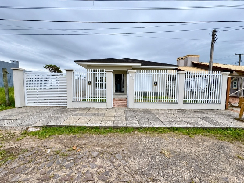 CASA 3 DORMITÓRIOS (1 SUÍTE) + ANEXO | 4 QUADRAS DO MAR: 1ª foto da galeria de imagens do imóvel