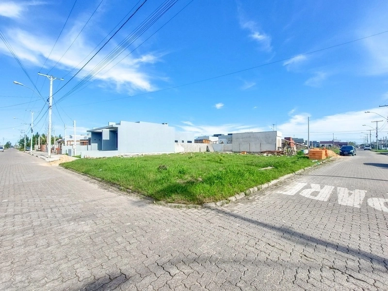 Terreno de esquina no loteamento Nova Guarani: 1ª foto da galeria de imagens do imóvel
