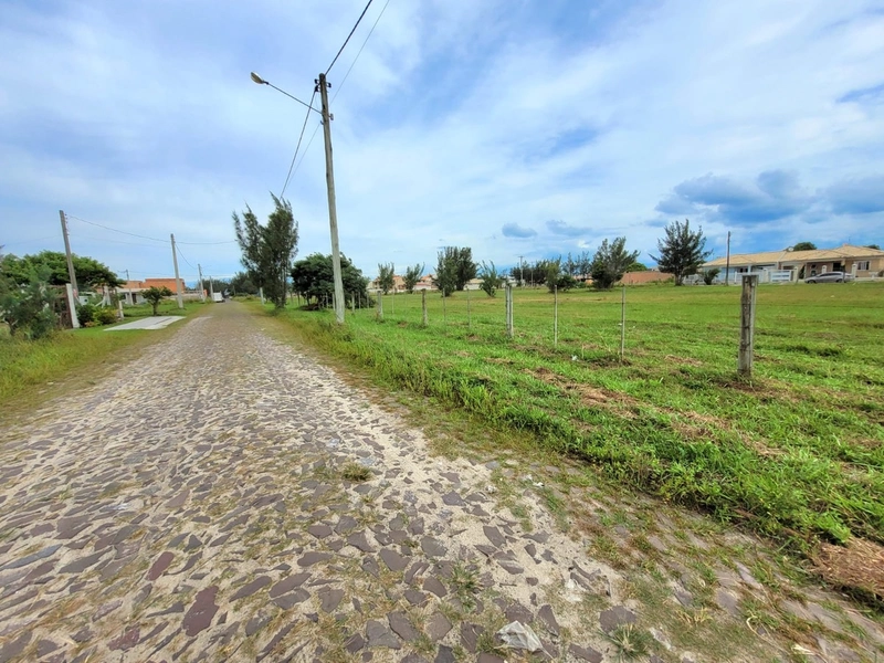 TERRENO FRENTE ÁREA VERDE - 2 QUADRAS DO MAR - 24X PRA PAGAR !: 5ª foto da galeria de imagens do imóvel