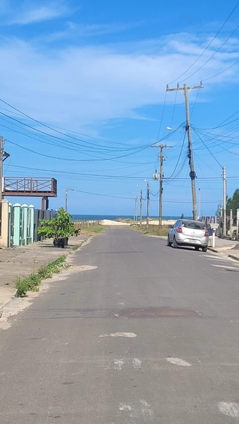 Terreno de esquina com 412m² apenas 3 quadras do mar: 2ª foto da galeria de imagens do imóvel