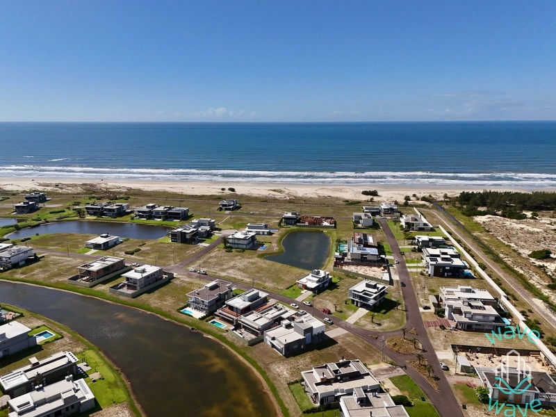 CASA FUNDOS LAGO EM CONDOMÍINIO A BEIRA MAR EM CAPÃO DA CANOA/RS: 2ª foto da galeria de imagens do imóvel