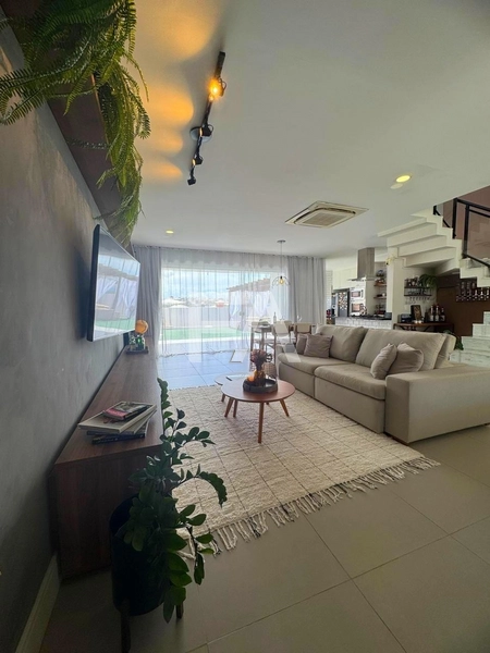 Vendo casa de alto padrão em MACAÉ - VALE DOS CRISTAIS: 2ª foto da galeria de imagens do imóvel