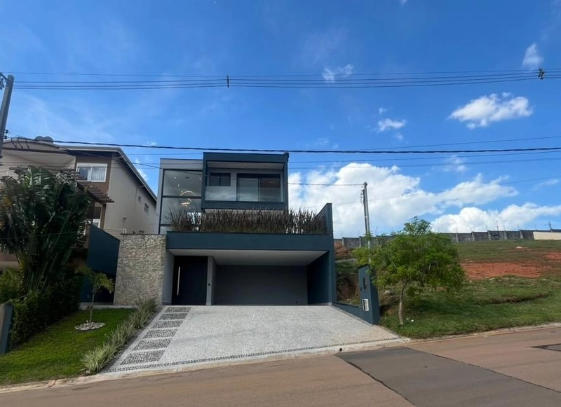 Casa à venda no Condomínio Vale das Águas - Bragança Paulista