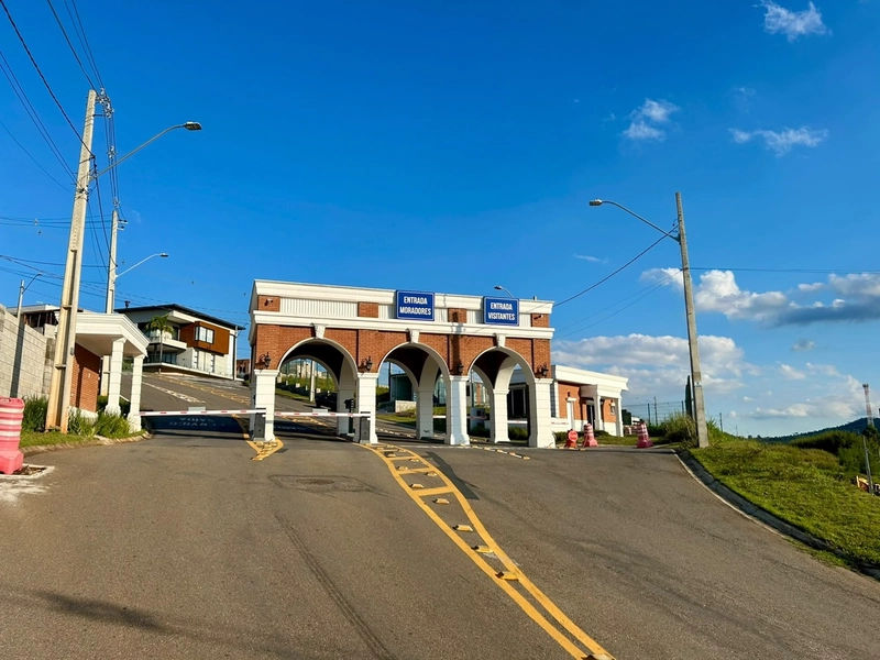 Terreno à venda – Condomínio Île de France – Bragança Paulista/SP: 1ª foto da galeria de imagens do imóvel