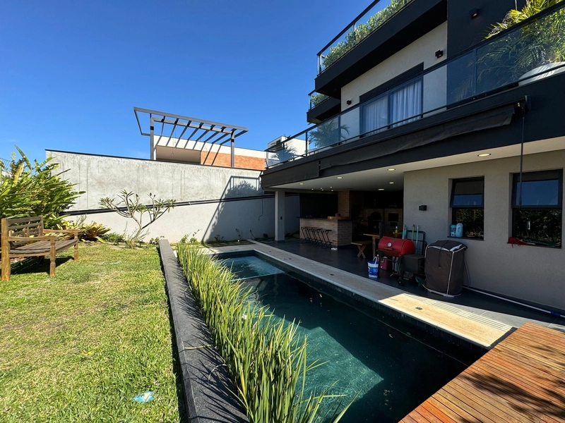 Casa totalmente ampla para quem gosta de muito lazer com a família.