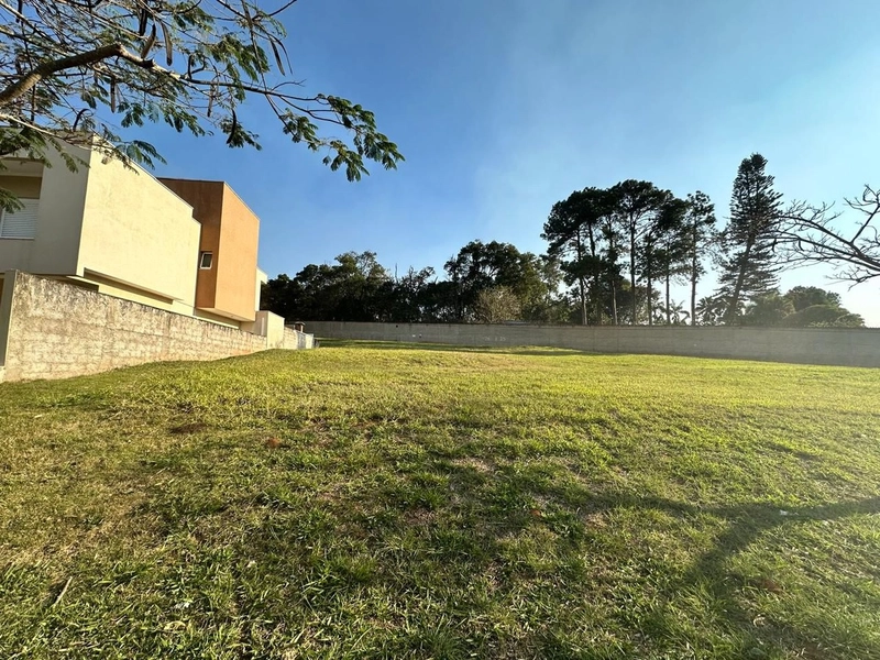 Terreno Euroville 1, com 743m2, plano e na parte alta do condominio.