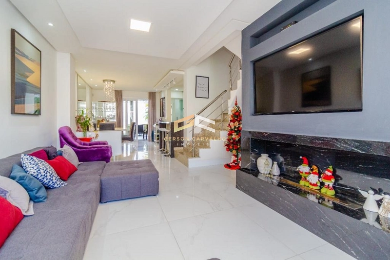 Casa com 200m² de 3 suítes com lareira pátio com churrasqueira.: 1ª foto da galeria de imagens do imóvel