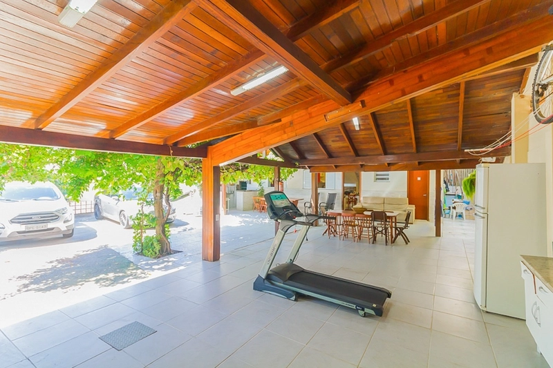Casa a venda na Trindade com 5 dormitórios e 235m² contruídos: 6ª foto da galeria de imagens do imóvel