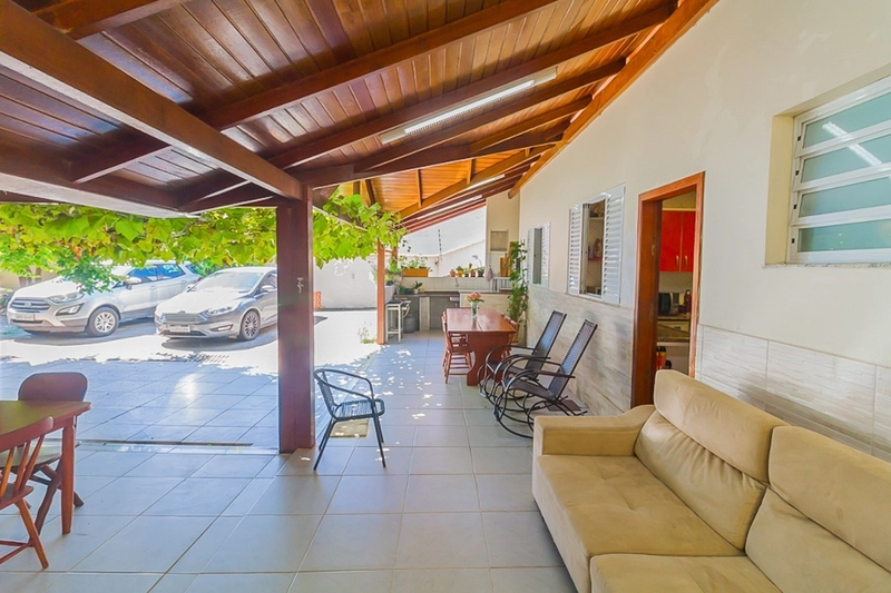 Casa a venda na Trindade com 5 dormitórios e 235m² contruídos: 3ª foto da galeria de imagens do imóvel