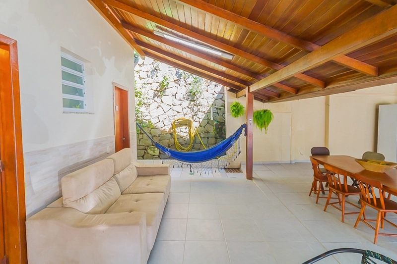 Casa a venda na Trindade com 5 dormitórios e 235m² contruídos: 2ª foto da galeria de imagens do imóvel