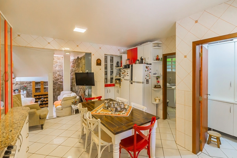 Casa a venda na Trindade com 5 dormitórios e 235m² contruídos: 13ª foto da galeria de imagens do imóvel