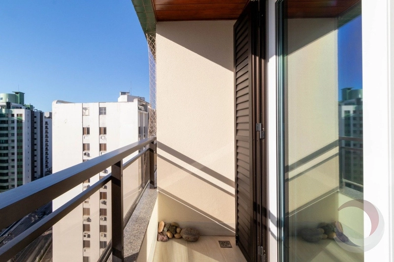 Cobertura duplex a venda com piscina privativa e vista mar: 28ª foto da galeria de imagens do imóvel