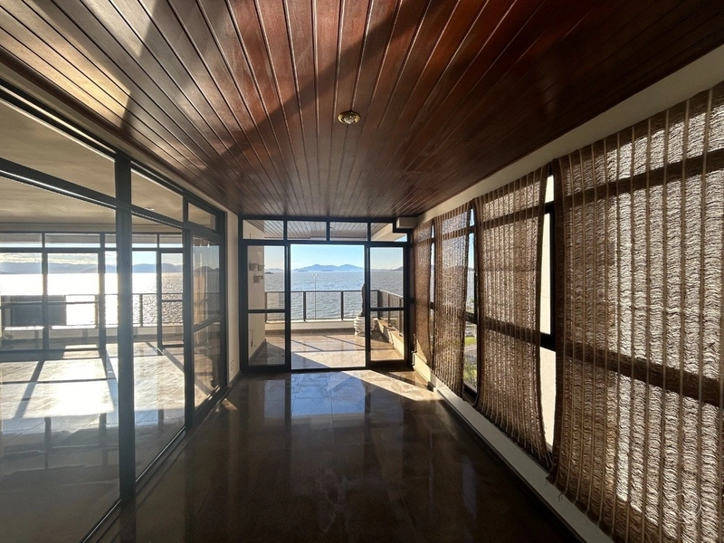 Apartamento de frente para a Beira Mar Norte, 4 dormitórios 301m² priv: 2ª foto da galeria de imagens do imóvel
