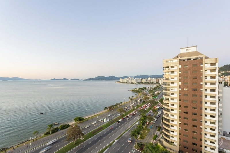 Apartamento próximo a Ponte Hercilio Luz com 3 dorms e 1 vaga: 1ª foto da galeria de imagens do imóvel