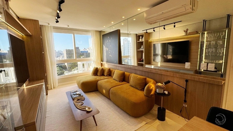 Mobiliado, equipado e decorado no Centro, 2 dorms com suíte e 2 vgs